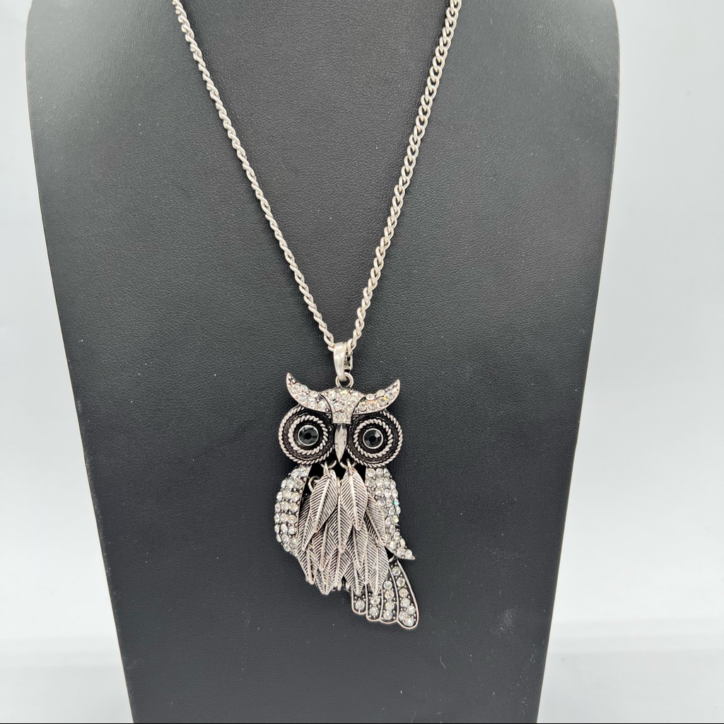 Aeropostale Silvertone Rhinestones Owl With Reticulating Feathers Necklace 20$